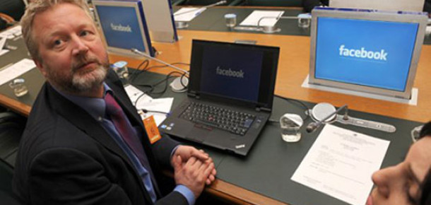 Facebook’tan Gizli Servis İtirafı
