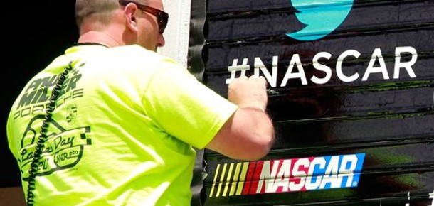 Twitter İlk TV Reklamıyla Yeni Hashtag Sayfalarını Tanıttı