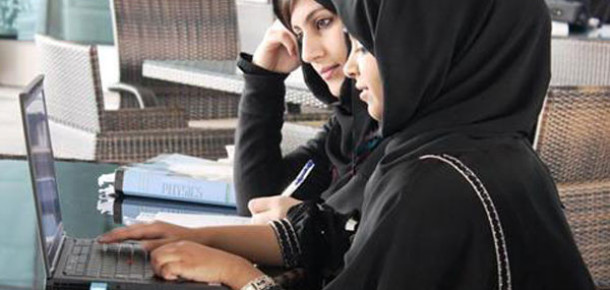 Arap Dünyasının Kadınları Twitter’ı Facebook’a Tercih Ediyor