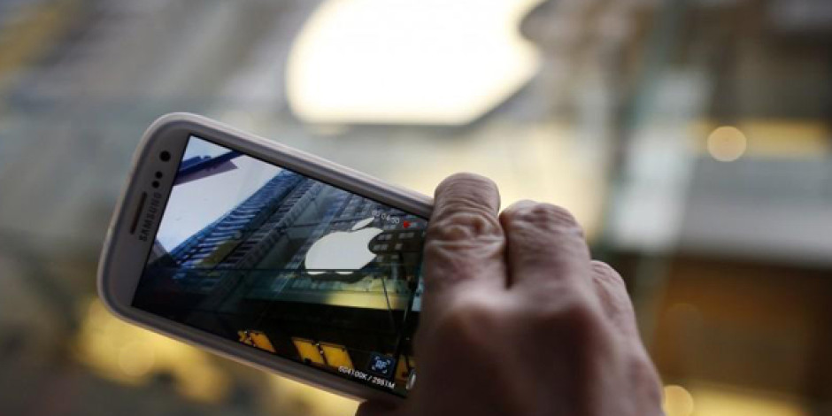 Apple ve Samsung Yollarını Tamamen Ayırıyor