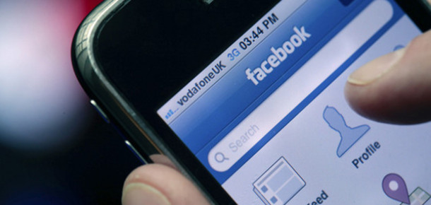 Facebook “Paylaş” Düğmesini Mobilde Test Ediyor
