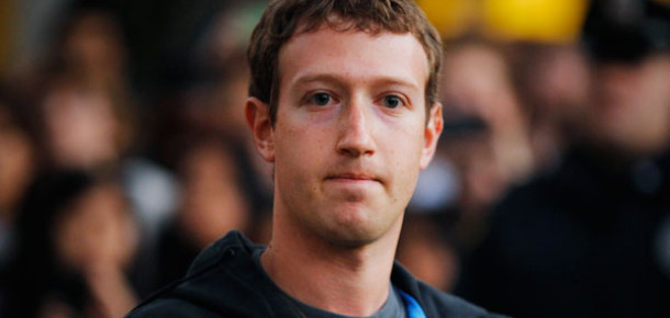 Facebook’un Reddettiği Açığı Mark Zuckerberg’in Duvarında Gösterdi