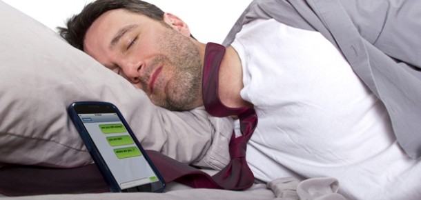 Akıllı telefonlara olan bağımlılık uyku düzenini nasıl etkiliyor?