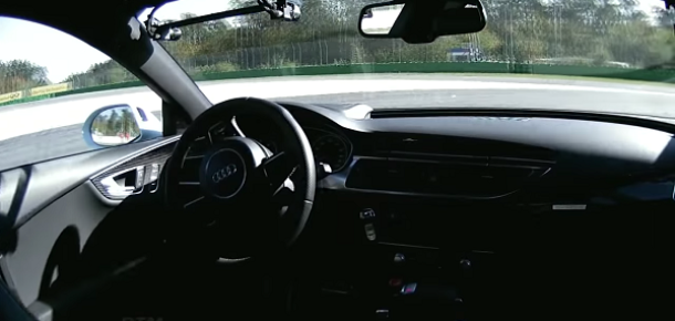Audi’nin sürücüsüz aracı 240 kilometre hıza ulaştı [video]