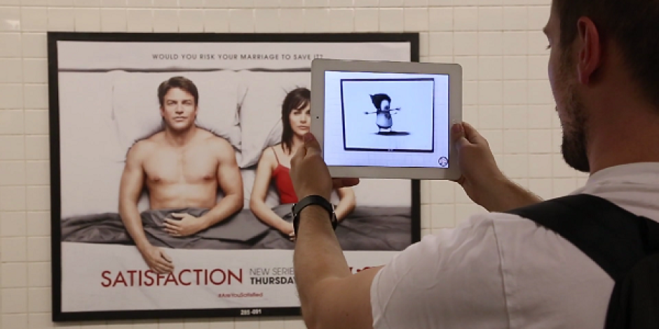 Metroda reklamların yerine sanatsal çalışmaları gösteren artırılmış gerçeklik: NO AD