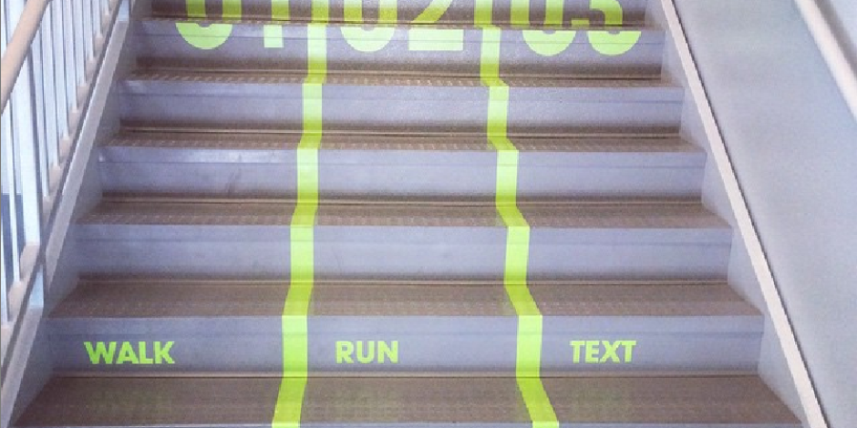 Üniversiteden mesaj yazarken yürüyenlere özel merdiven