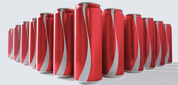 Coca Cola, logosuz kutuları ile “Etiketler kutular içindir, insanlar için değil” diyerek ön yargıları yıkıyor