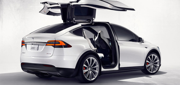 Elon Musk, yeni otomobili Tesla Model X ‘i tanıttı