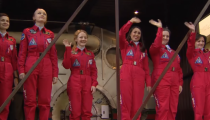 Kadın uzay ekibi, katıldıkları büyük deneye rağmen cinsiyetçi sorularla karşılaştı