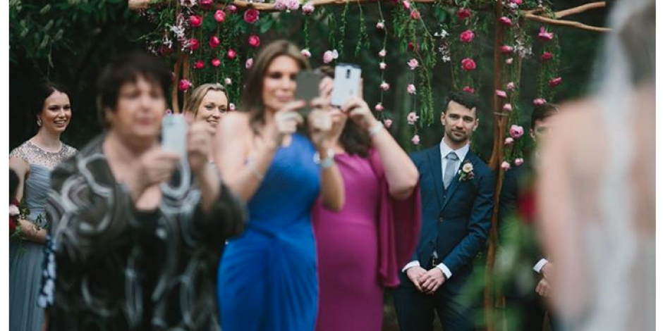 Profesyonel fotoğrafçının düğünde iPhone’u ile dikilenler için yazdığı 60 binden fazla paylaşılan yazısı