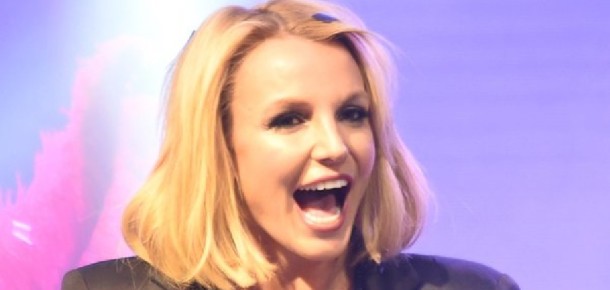 Britney Spears’in Adele’in ‘Hello’ şarkısında dansı sosyal medyanın gündeminde