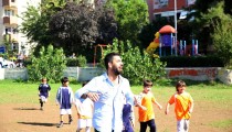 Arda Turan’dan efsane sürpriz: miniklerin mahalledeki halı saha maçı UEFA maçı oldu