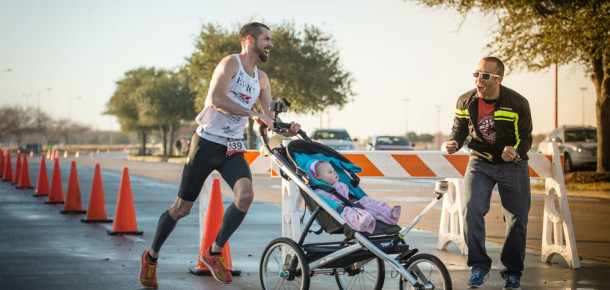 Bebek arabası iterek yarı maraton kazanan babadan samimi açıklama