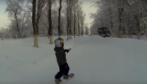 Snowboard’unu bir drone yardımı ile çektiren muhteşem çocuk