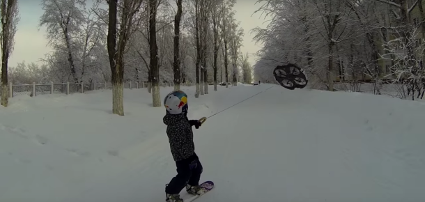 Snowboard’unu bir drone yardımı ile çektiren muhteşem çocuk