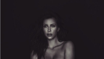 Gün geçmiyor ki Kim Kardashian Twitter’da yeni bir çıplak poz paylaşmasın