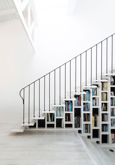 stairs-with-bookshelves_080216_01a-800x1145