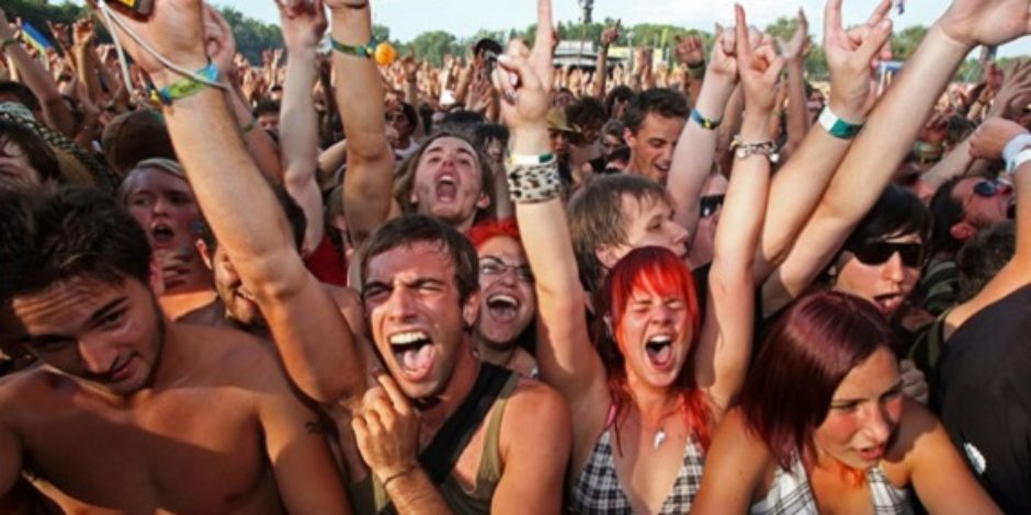 Yeni bir araştırma, sık sık konsere giden insanların daha mutlu olduğunu söylüyor