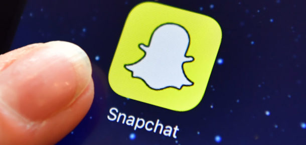 Snapchat olmak istemediği yerde, sosyal ağ olma yolunda