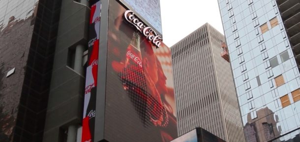 Coca-Cola’nın 3D reklamı görenleri hayrete düşürdü